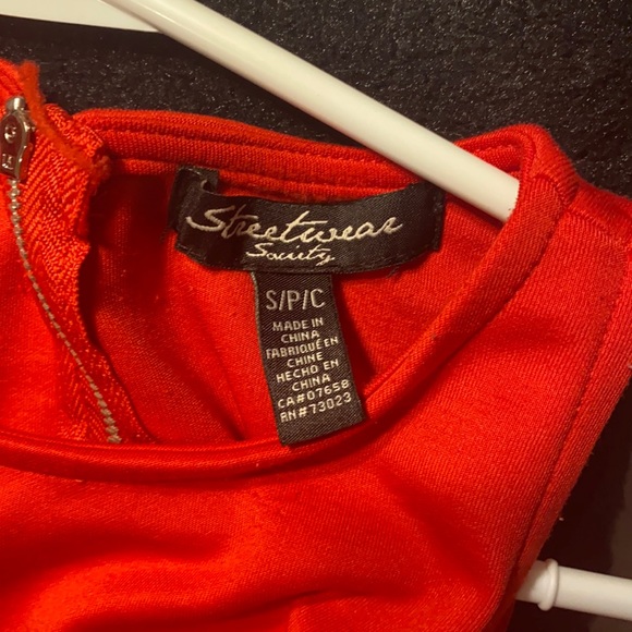 Dress - Picture 3 of 3